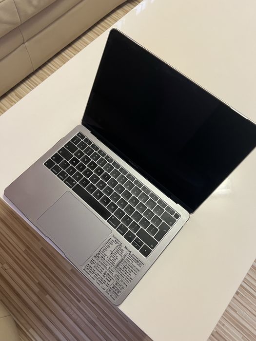 MacBook Air Space Grey, модел 2019, НЕРАЗЛИЧИМ ОТ НОВ