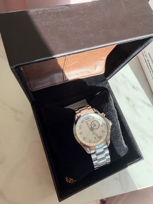 Часовник Philip Watch