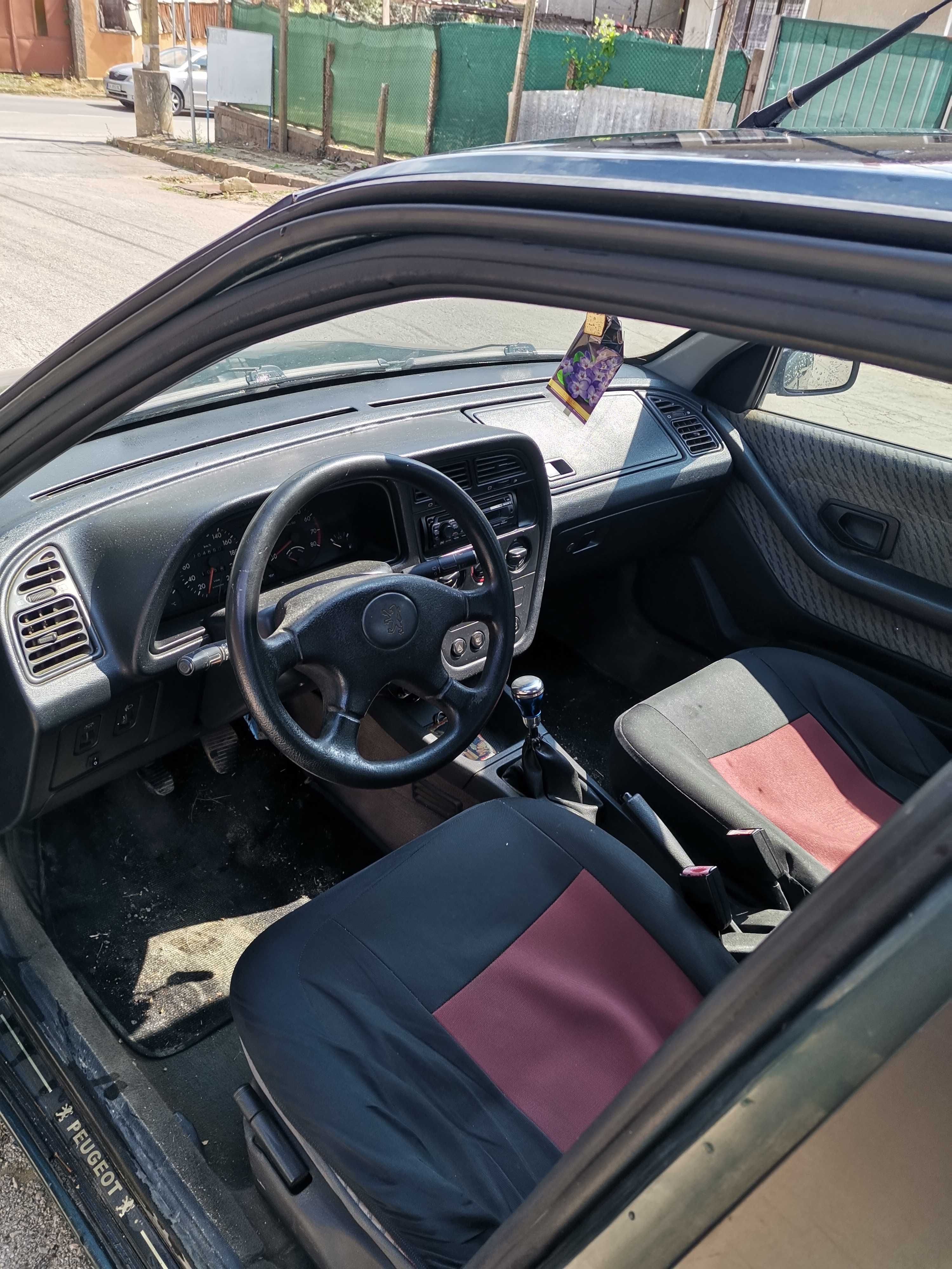 Продавам Пежо 306