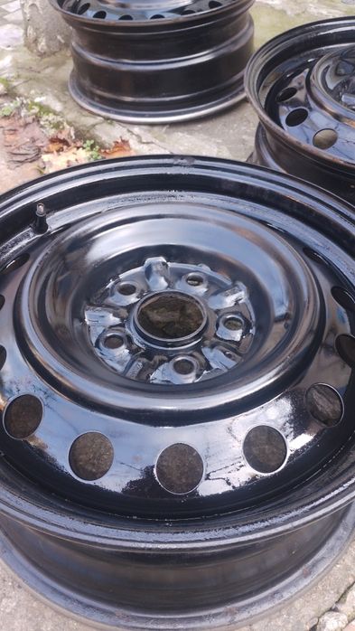 Четири стоманени джанти 16 цола (R16) от Toyota Corolla Verso.