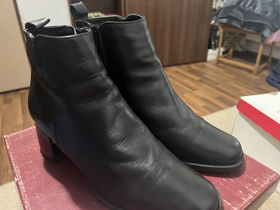 Ghete negre piele italienesti