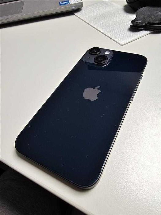iPhone 14, 256 GB, Midnight – stare impecabilă + 6 huse cadou!