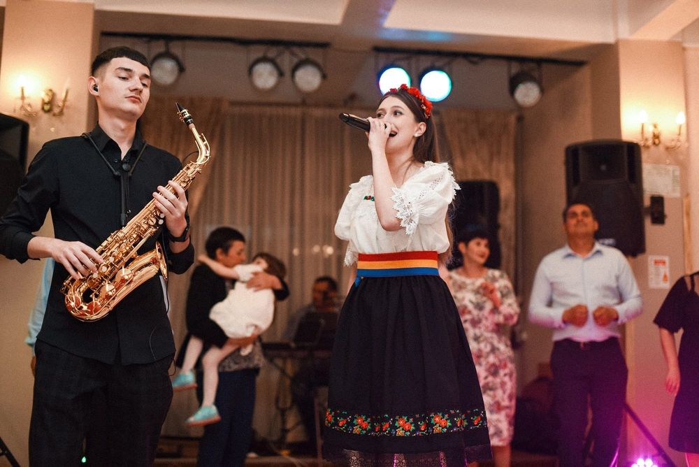 Dj cu solist, solistă