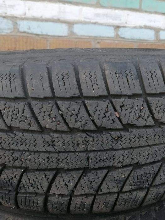 Продам зимние покрышки на ниву!