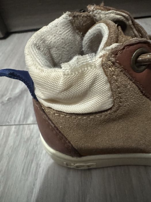 Ghete ugg marimea 22