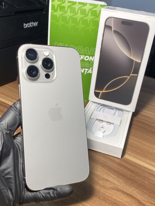 iPhone 16 Pro Max • 256 GB • Natural Titanium