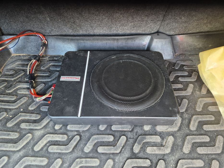 Сатбуфер. Пионер.  Новый. Купил магнитола не выгребает