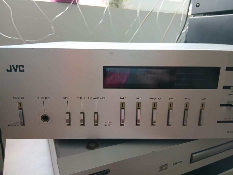 Vind tuner amplificator JVC in perfecta stare.