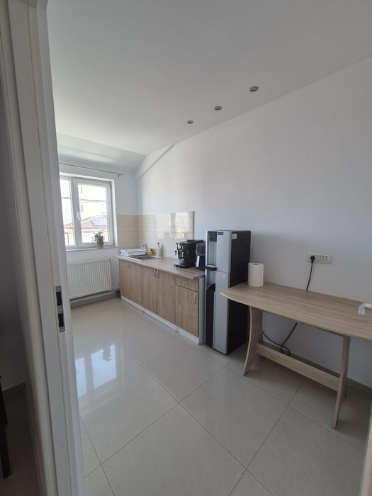Spatiu central birouri cabinete