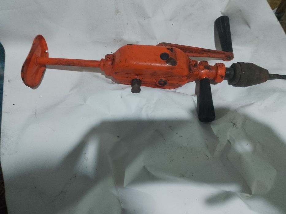 Ръчна дрелка за пробиване на отвори