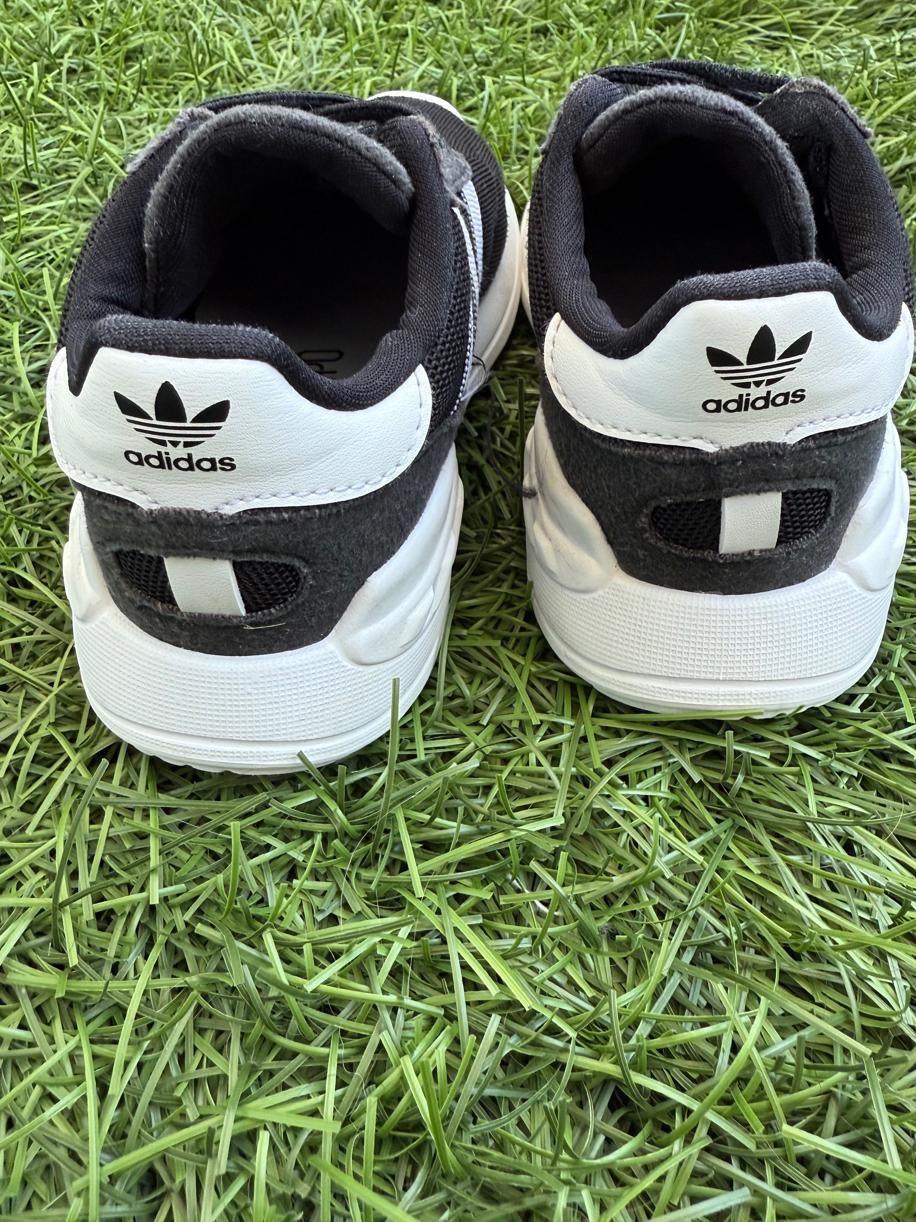 Маратонки Adidas, (адидас) номер 26,5 ( 9к ) момче
