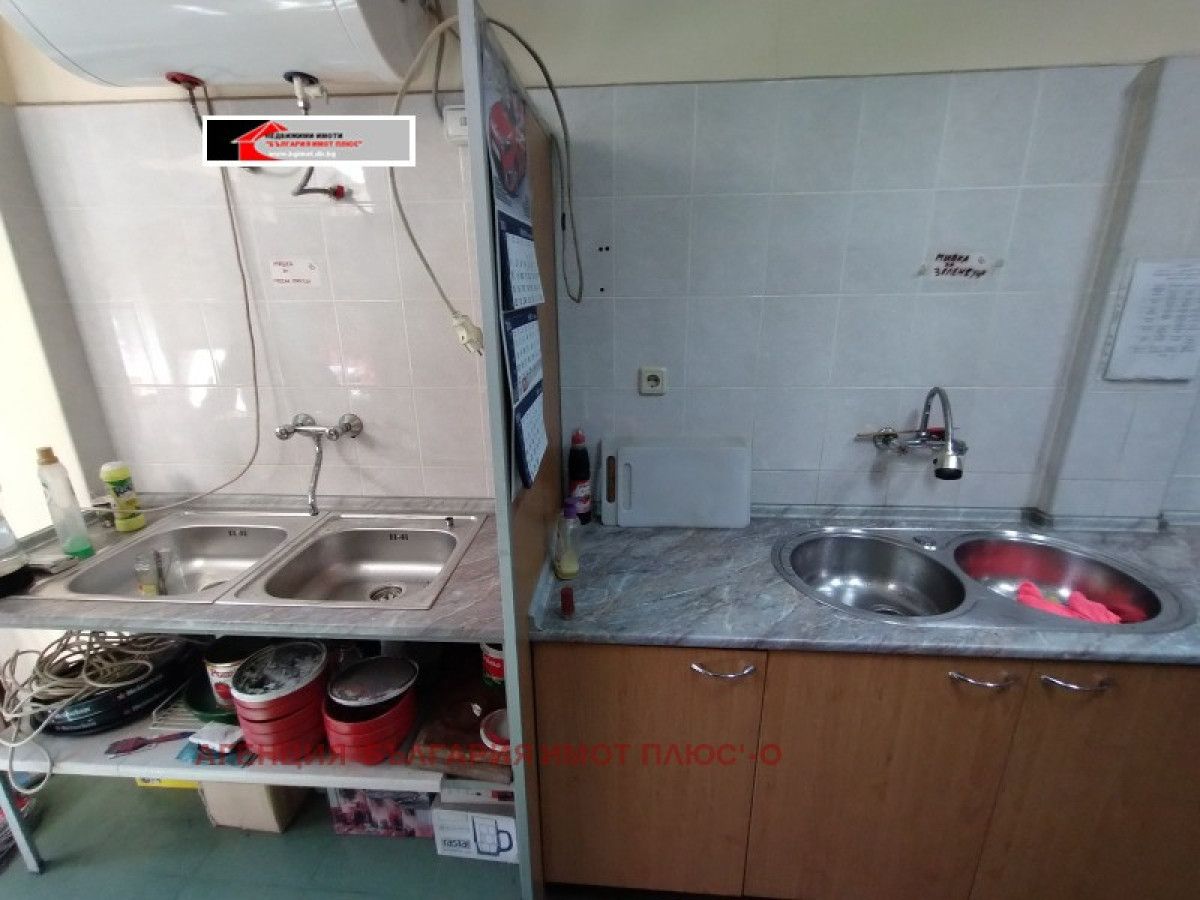 Дава под наем  гр. София - Център 160m²