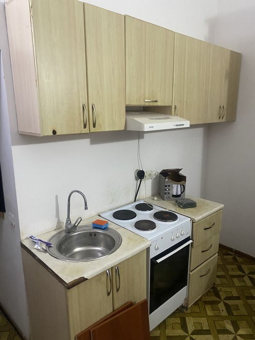 Отдам бесплатно кухонный гарнитур и диван