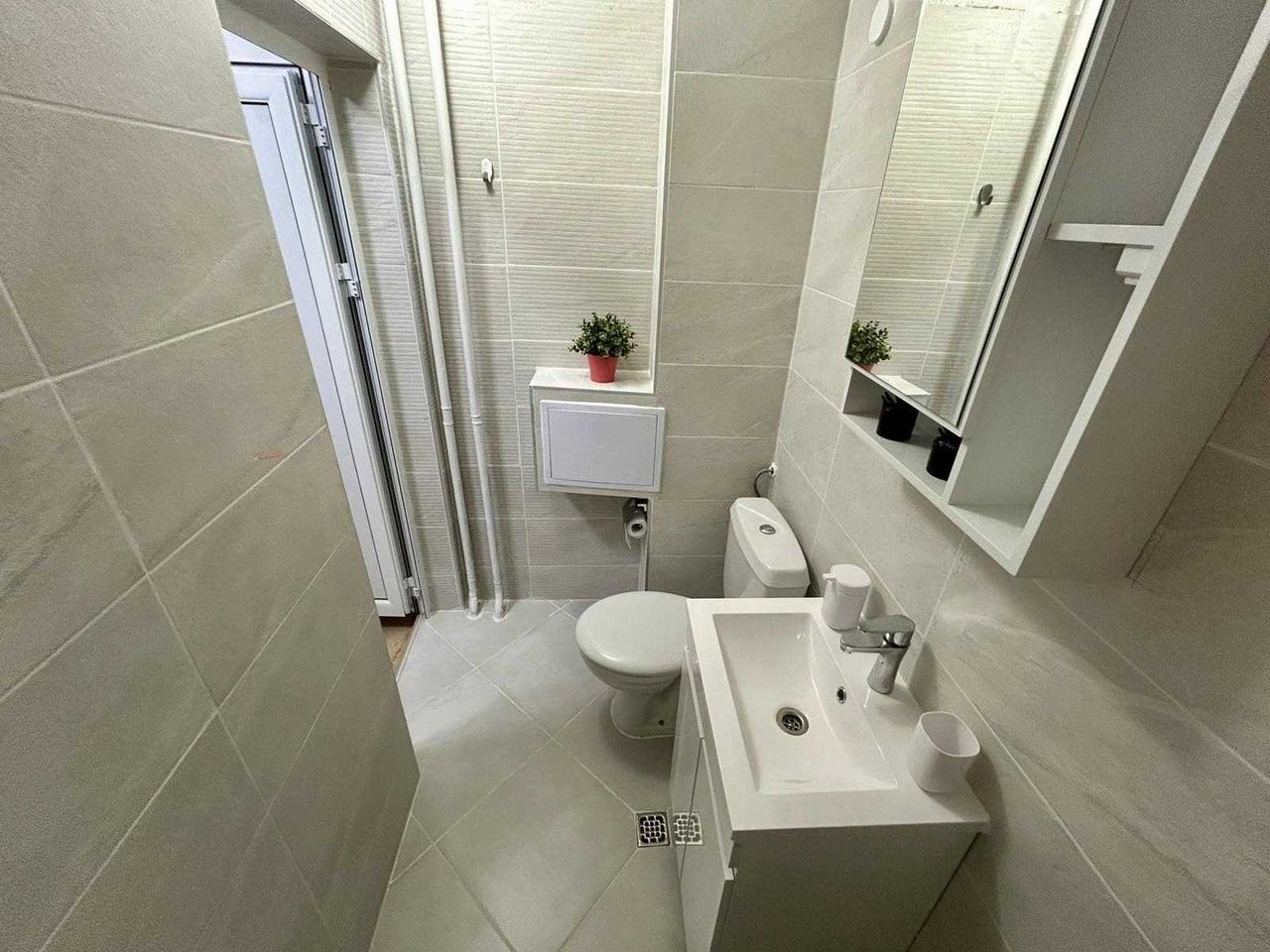 Дава се под наем Двустаен апартамент в София, Иван Вазов - 65 кв.м за 484.5 € - Снимка #6