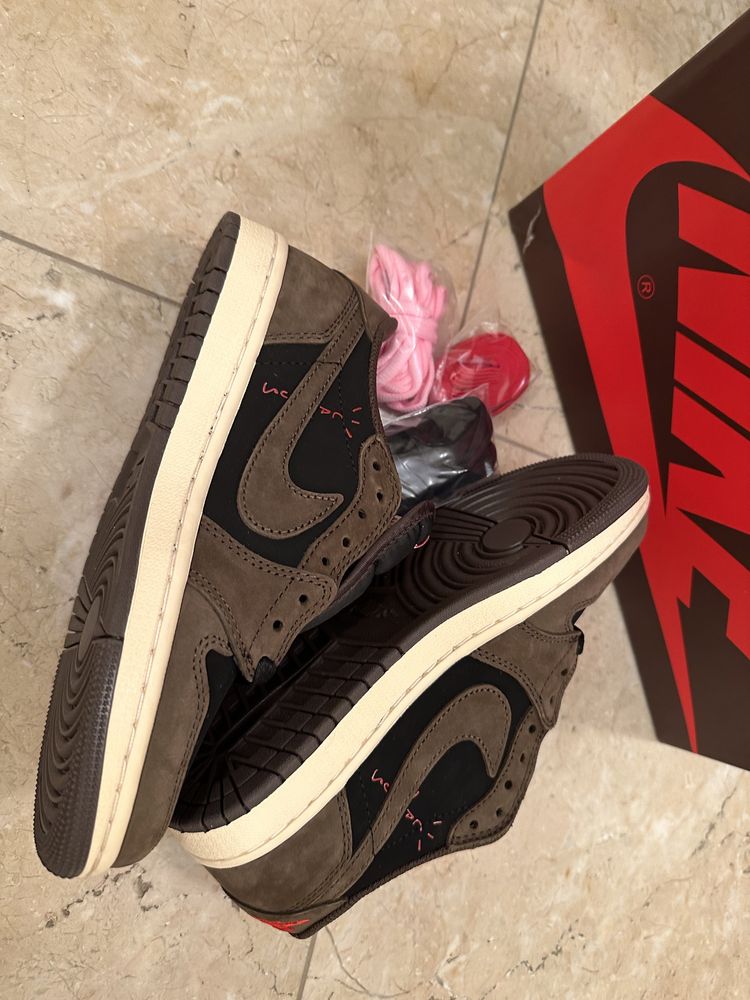 Jordan 1 Low Travis Scott Mocha Marimea 38 Lichidare stoc