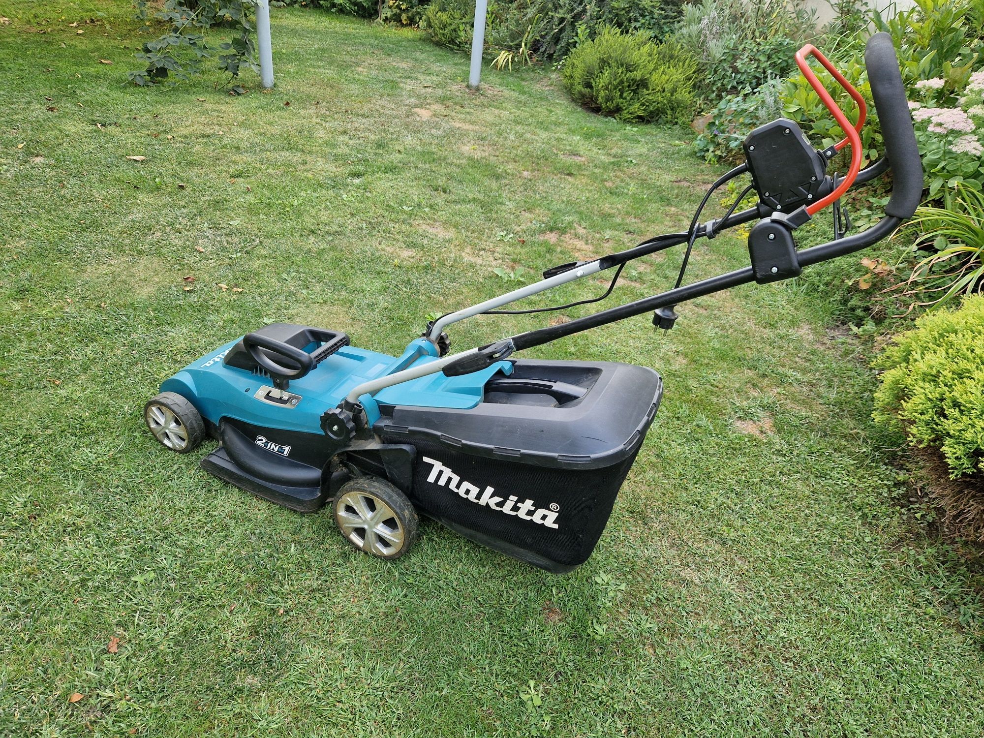 Косачка Makita ELM 3720, с проблем !