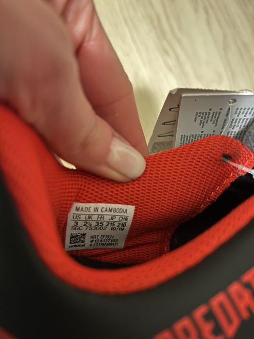 Ghete fotbal Adidas Predator