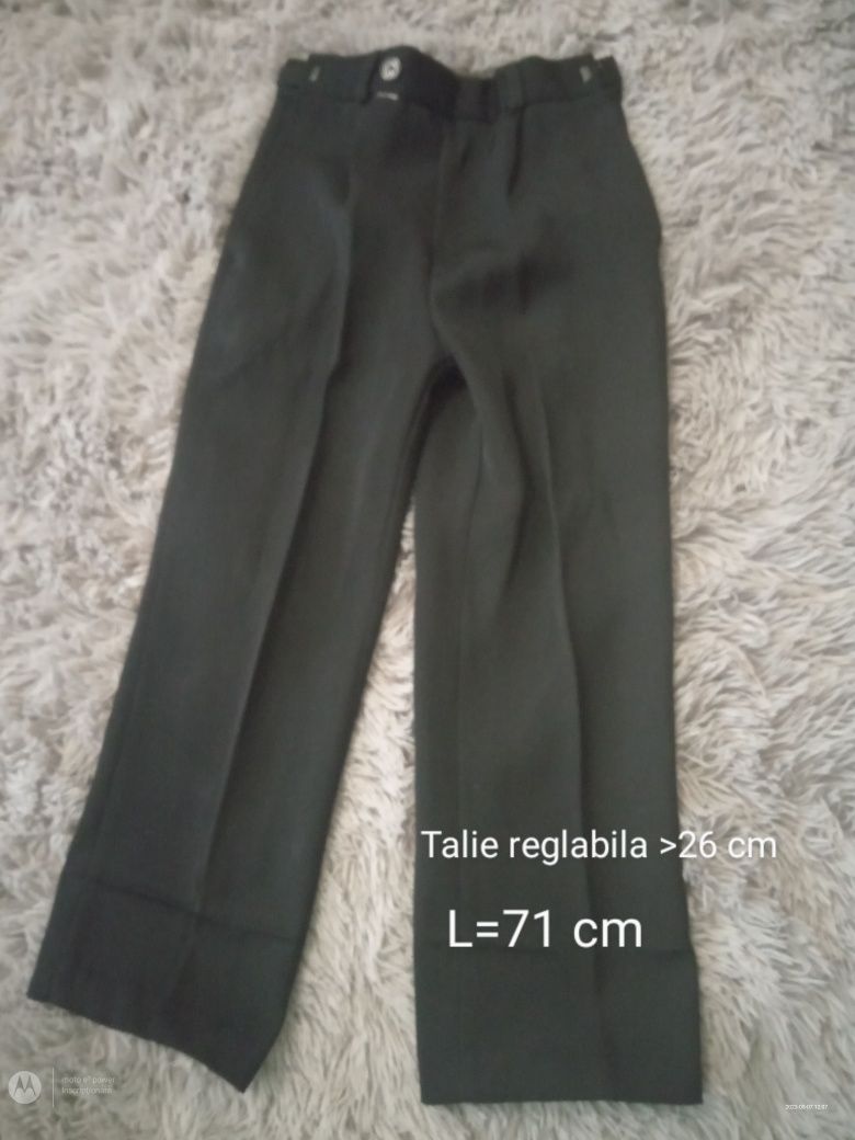 Vând pantaloni de costum