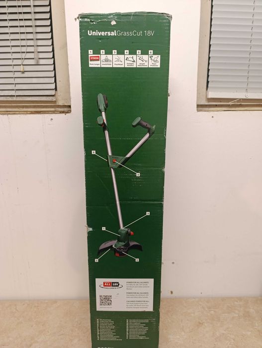 Акумулаторен тример за трева BOSCH Universal GrassCut 18V-260