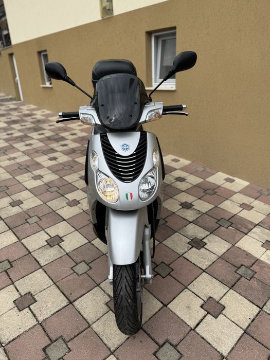 Scuter Piaggio Carnaby 125