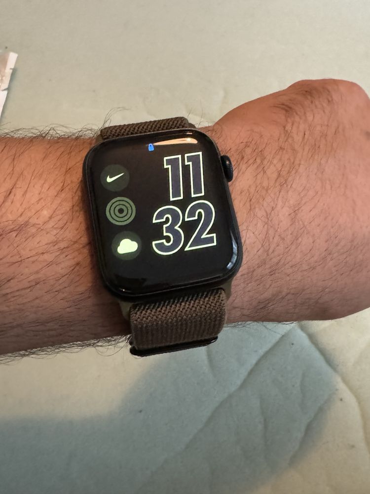 Часовник Apple watch  44 mm se