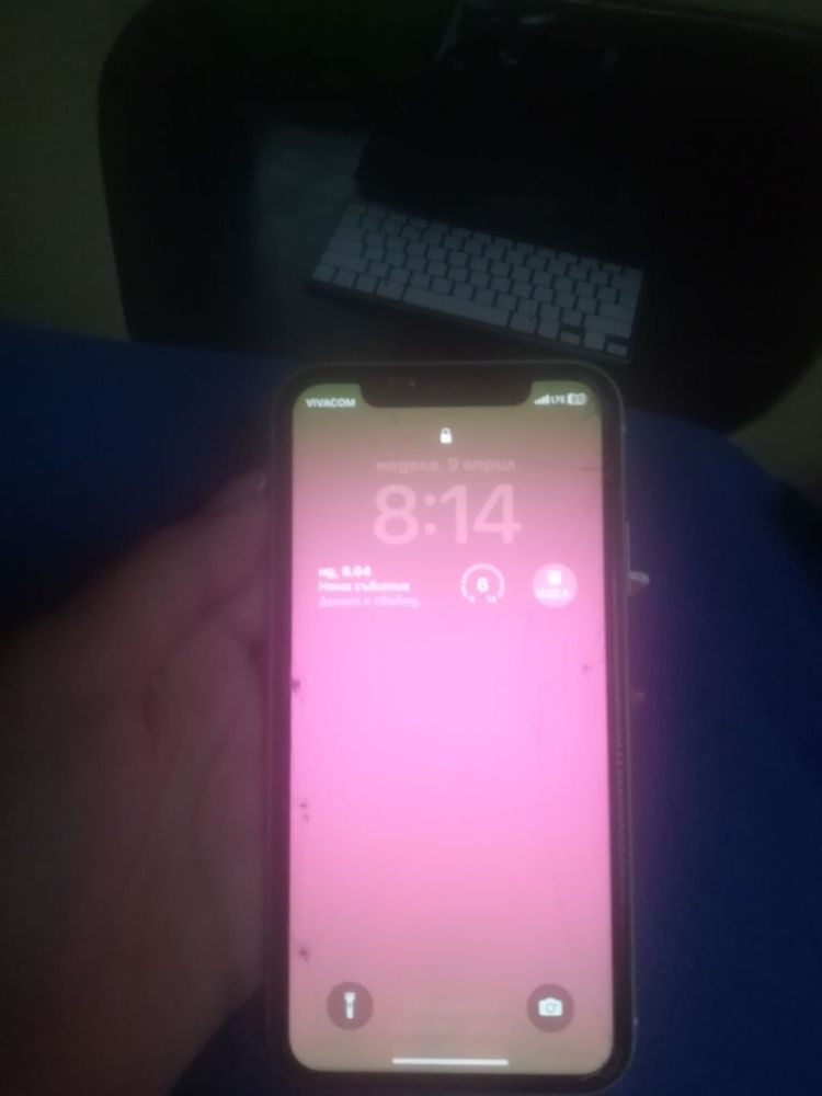 iphone 11 бял 128 почти нов