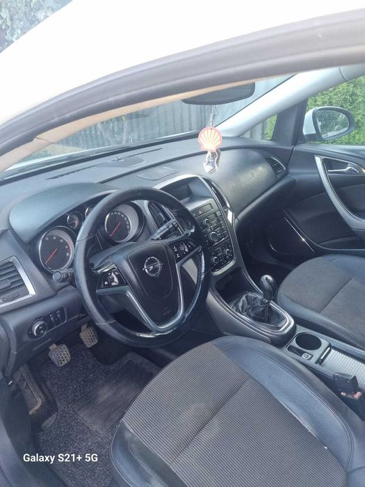Vand Opel Astra J pentru dezmembrari/reparatie
