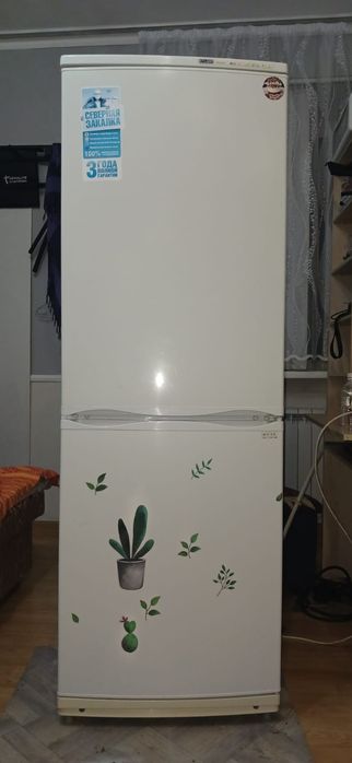 Холодильник продам в среднем рабочем состоянии