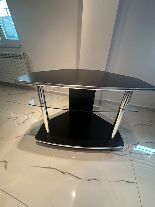 Маса за телевизор в отлично състояние много малко е използван