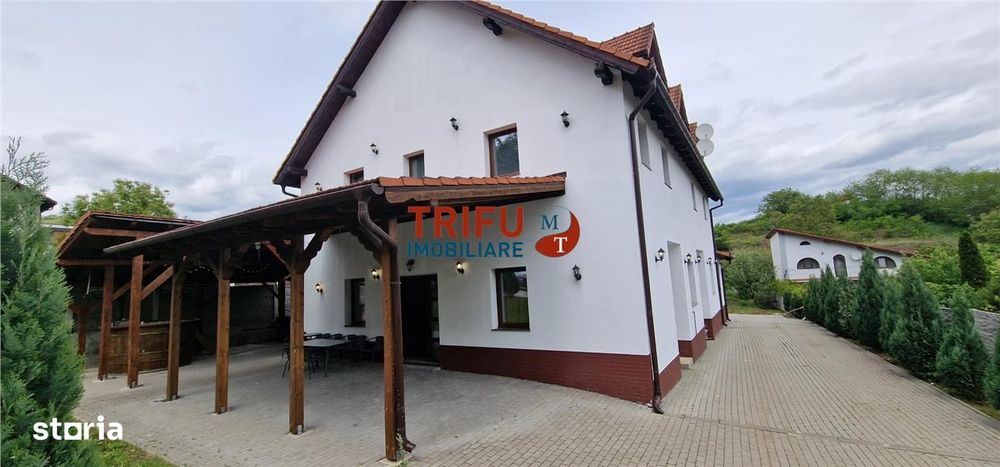 Casă tip pensiune de vânzare cu 6 camere și o casă adiacentă, zona Sch