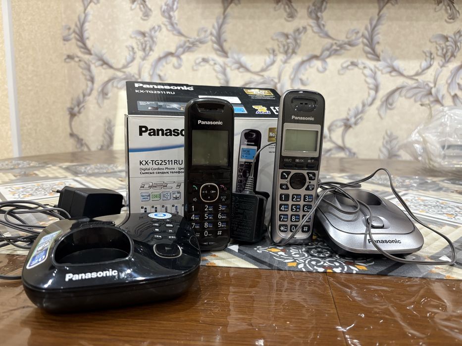 телефон -радио с автоответчиком 2 шт