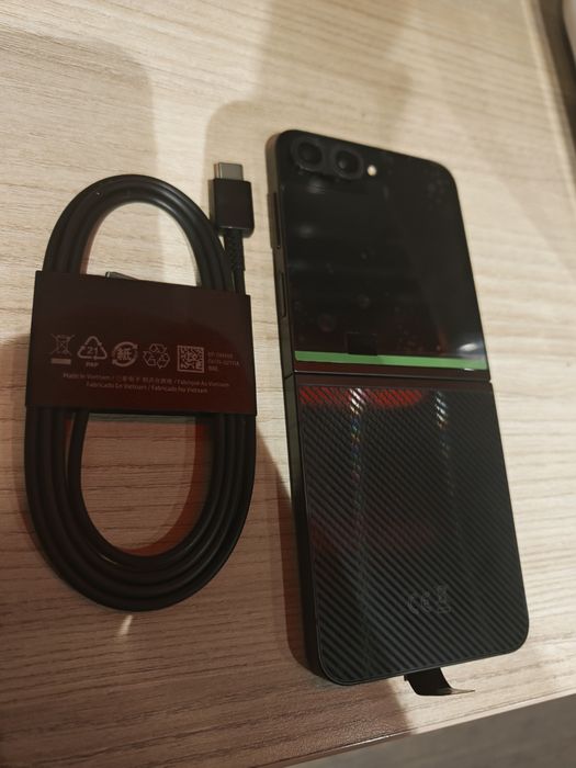 Samsung Z Flip 6 Crafted Black 0 cicluri