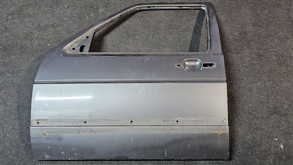 Usa originala Volkswagen Golf 2 / Jetta 2 (model 4usi)

Stare buna
Se