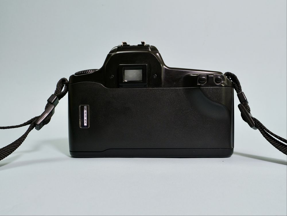 Canon EOS 1000F + Hoya 52mm