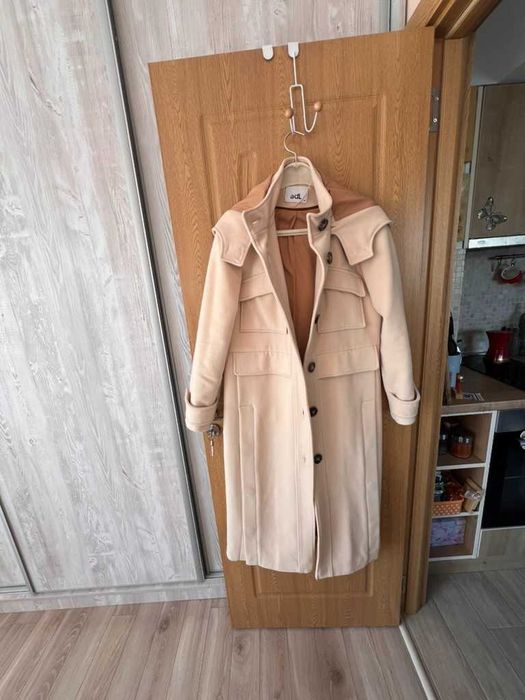 Класическо бежово палто adL