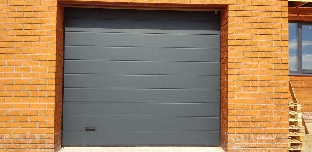 Секционные гаражные ворота, откидные гаражные ворота на пульту