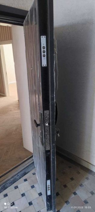 Продаётся Железная дверь, почти новая