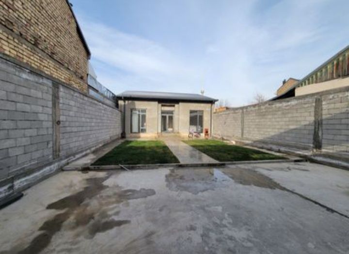 Продам участок рынок Малика  3сот 100кв м  жилые