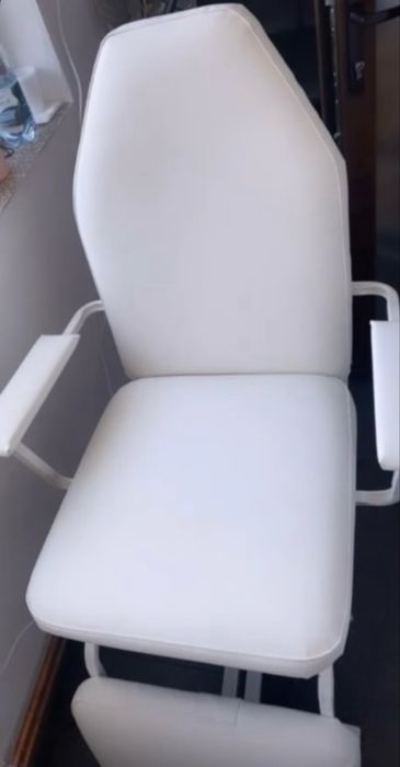 Vand Pat extensibil,cosmetica,tatuaje etc,este in stare impecabila