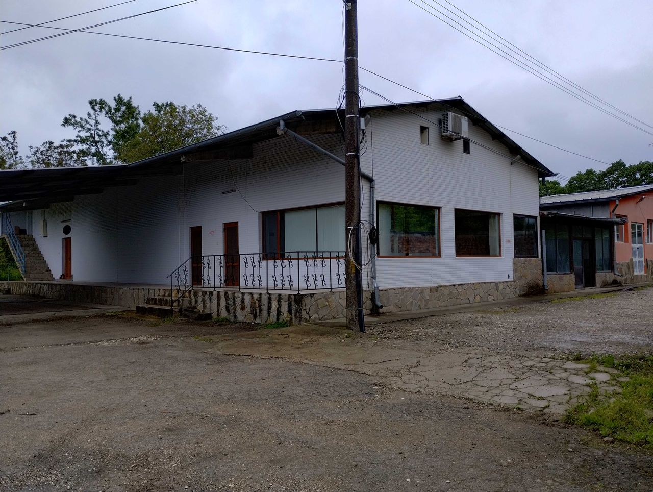 Дава се под наем Промишлена сграда в Троян - 1100 кв.м за 2600 € - Снимка #4
