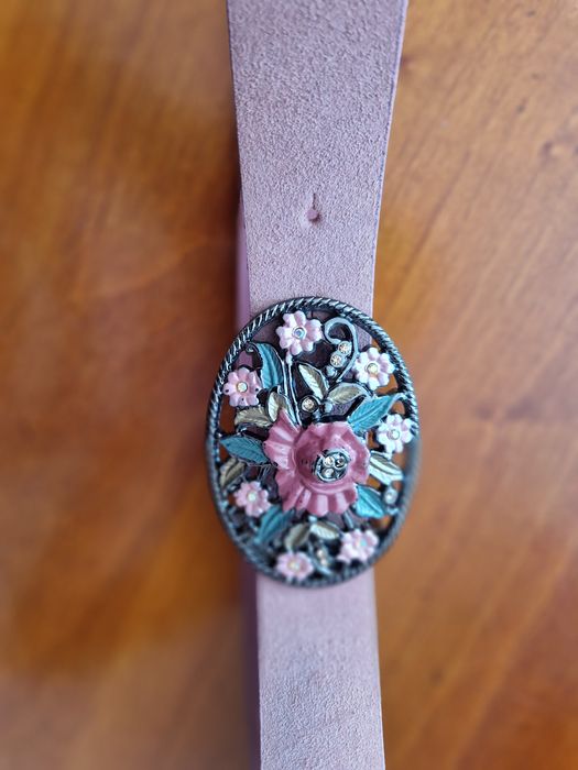 Curea dama din piele roz cu catarama florala