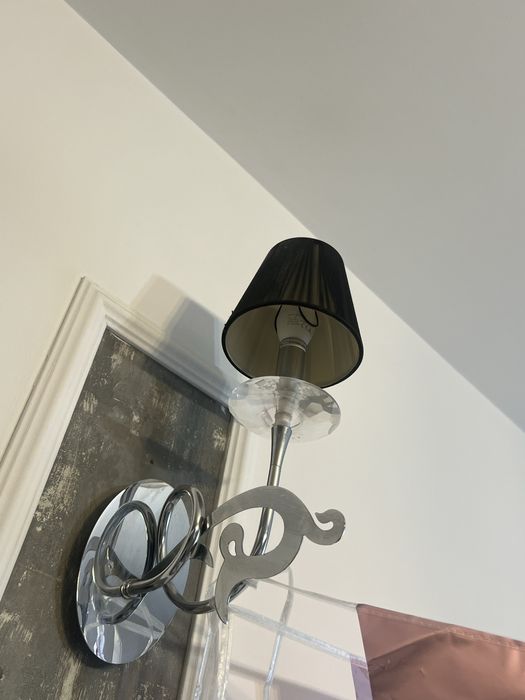 Lustra cu cristale plus doua aplice din acceasi gama Candelabru aplica