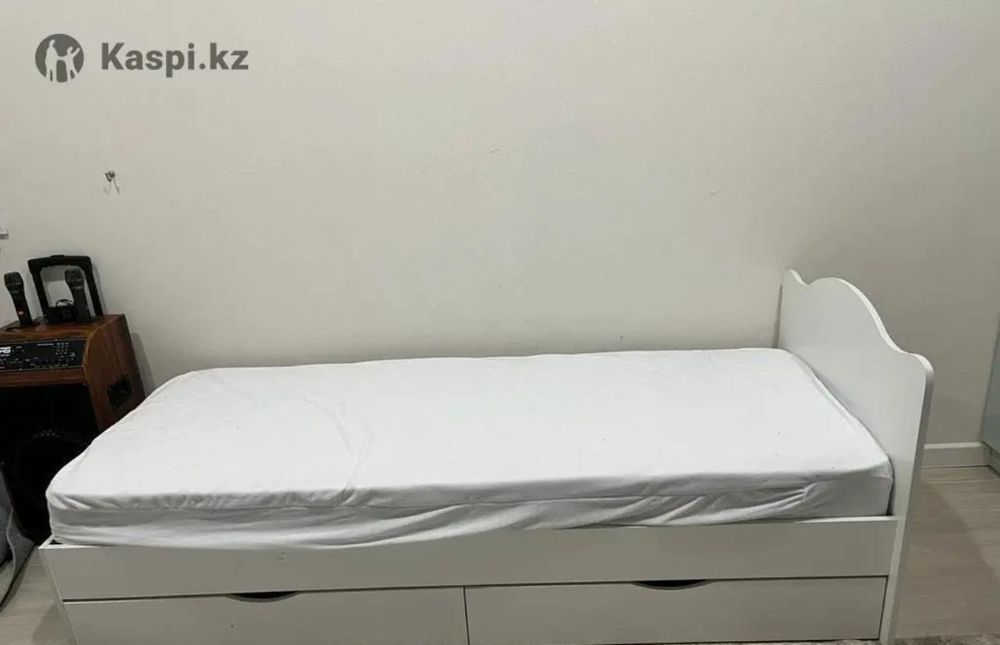 Продам кровать,комод, компьютерный стол, шкаф