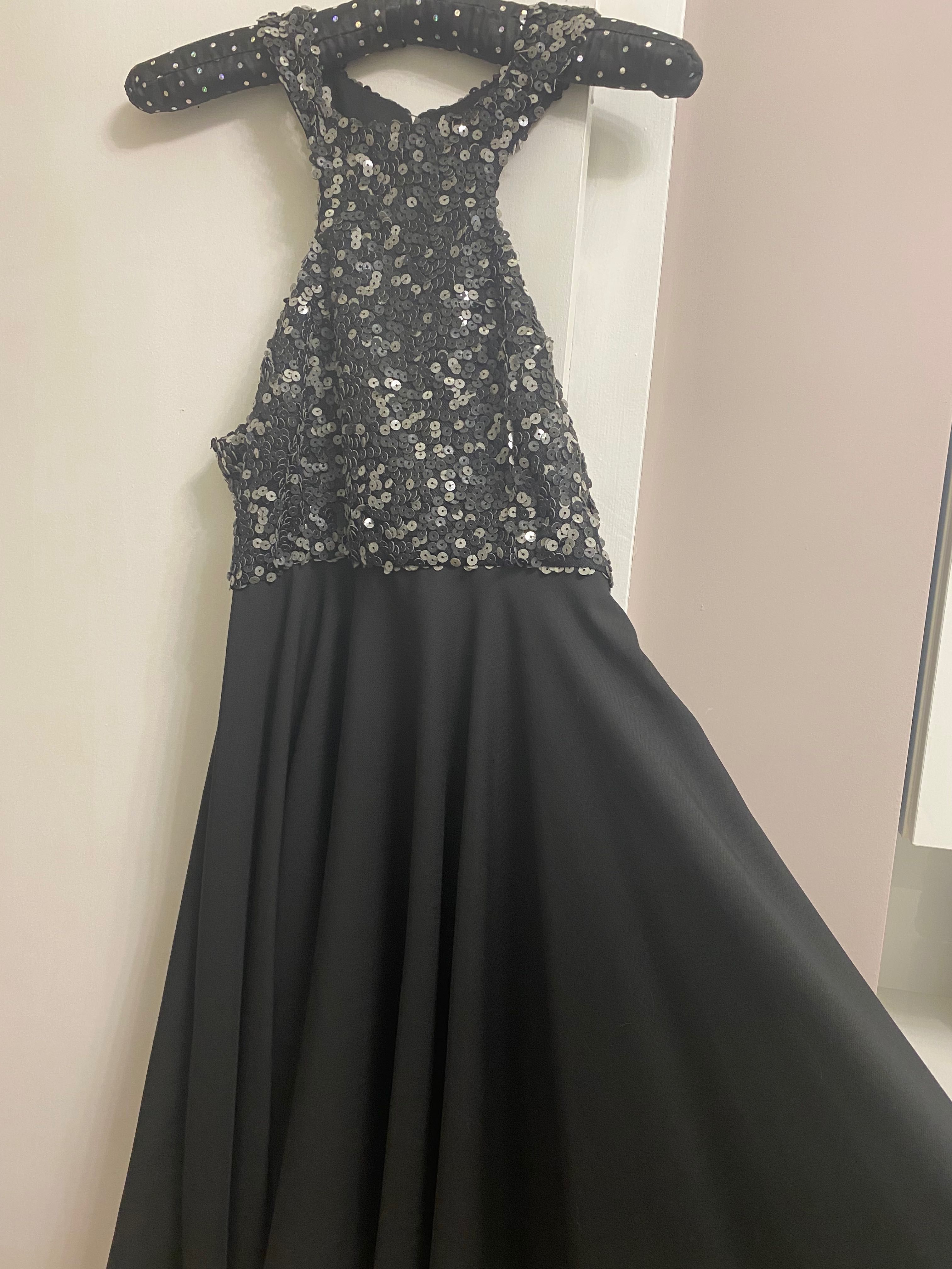 Черна рокля Illuminee