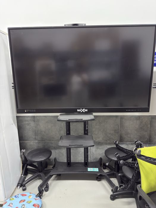 Итерактивная панель MAXON со стойкой новая