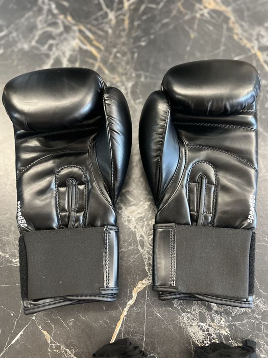 Mănuși box Adidas originale, aproape noi – 150 lei