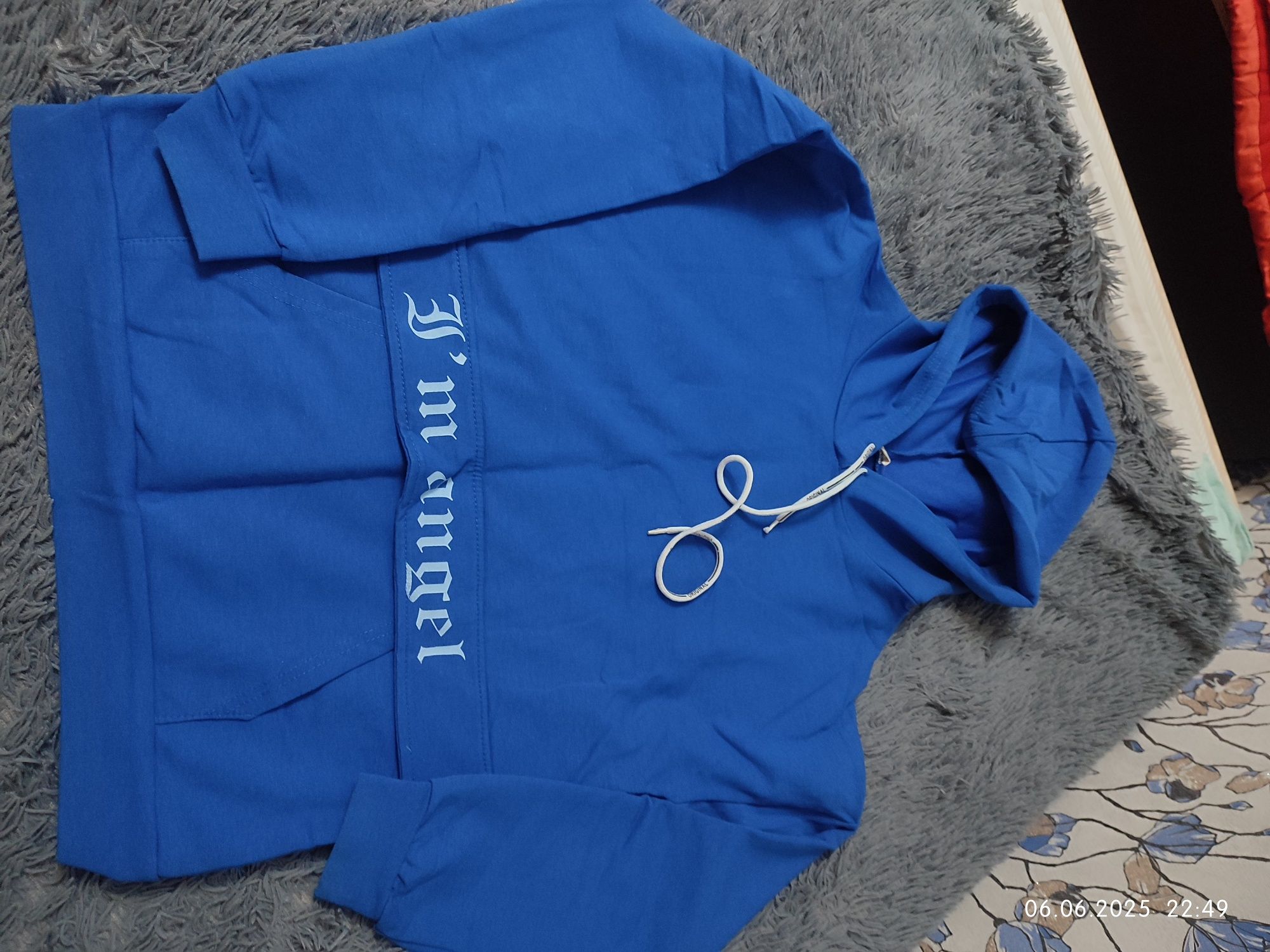 Продам кофты, в карусели