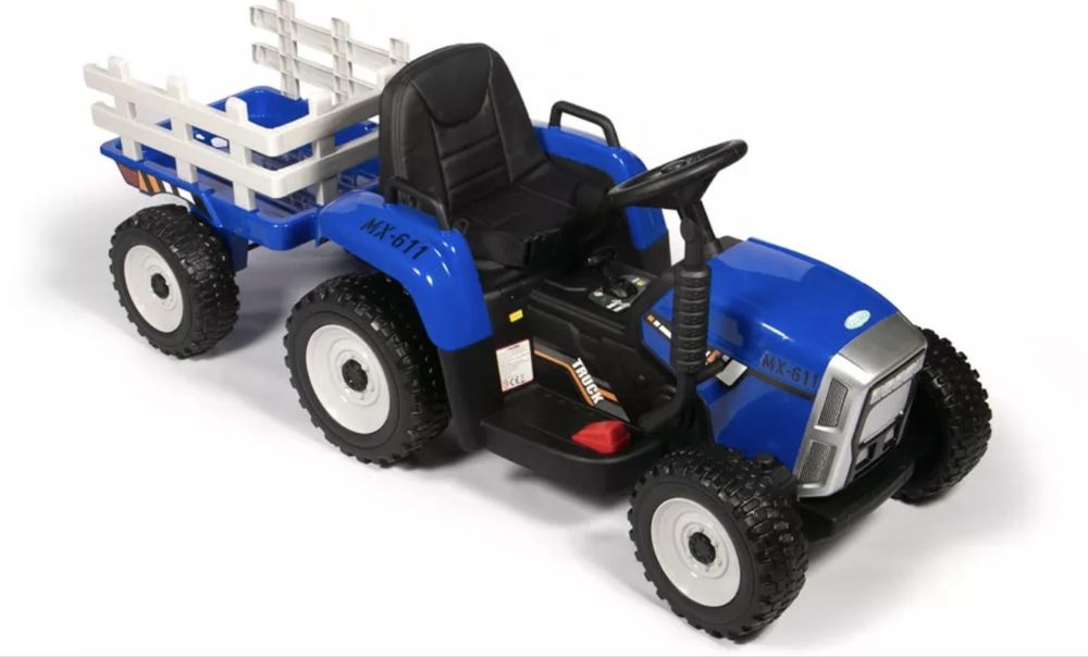 Синий трактор машинка