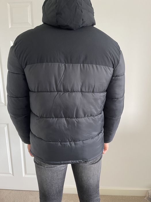 Vând geacă New Balance mărime M