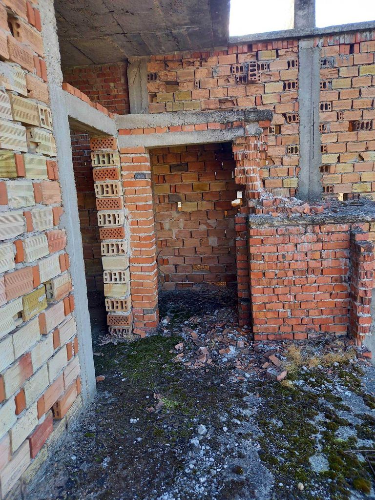 Продава се Заведение в с. Бъзън, Област Русе - 730 кв.м за 69 €/кв.м - Снимка #19